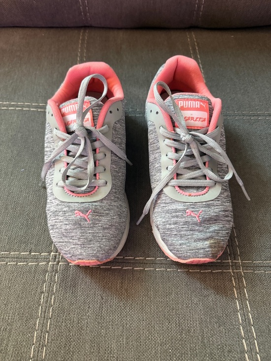 Puma Shoes - EUC Puma Narita Pink & Heathered Gray Sneakers